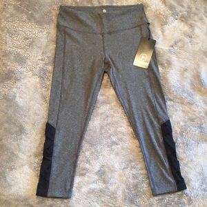 90 Degree by Reflex Capri Leggings - Grey/Black